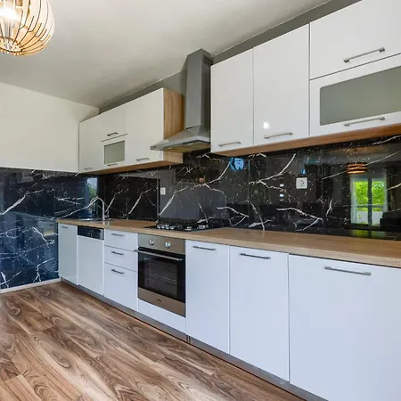 Luka Feriehus Donje Rastane