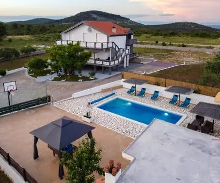 Holiday home Luka *