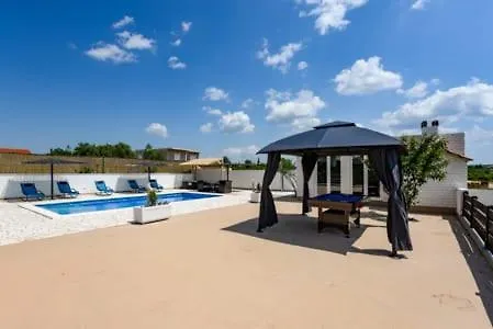 Luka Casa de Férias