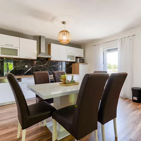 Luka Hébergement de vacances *